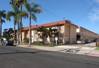 Parkway Palm Apartments in Chula Vista, CA - Building Photo - Building Photo