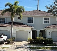 8649 Athena Ct in Lehigh Acres, FL - Building Photo