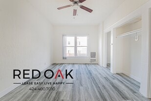 2737 San Marino St in Los Angeles, CA - Building Photo