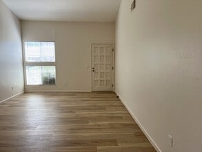 107 Bond Ave in Petaluma, CA - Building Photo - Building Photo