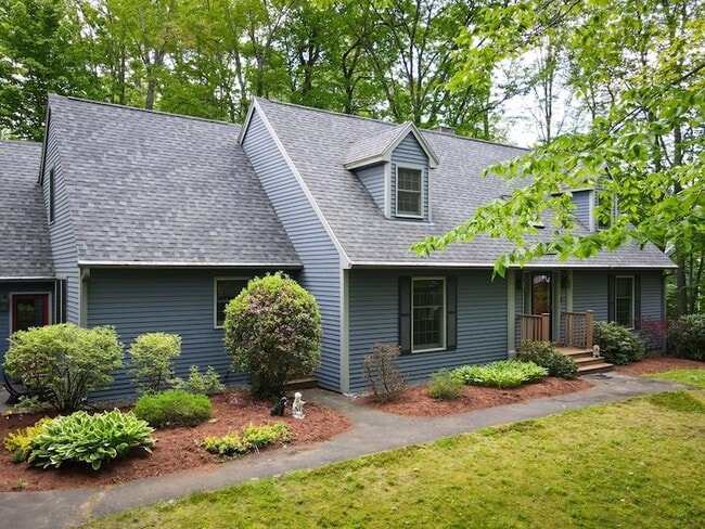 39 Robertson Dr in Gilford, NH - Building Photo - Building Photo