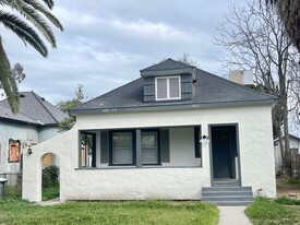 1802 Forrest St in Bakersfield, CA - Building Photo