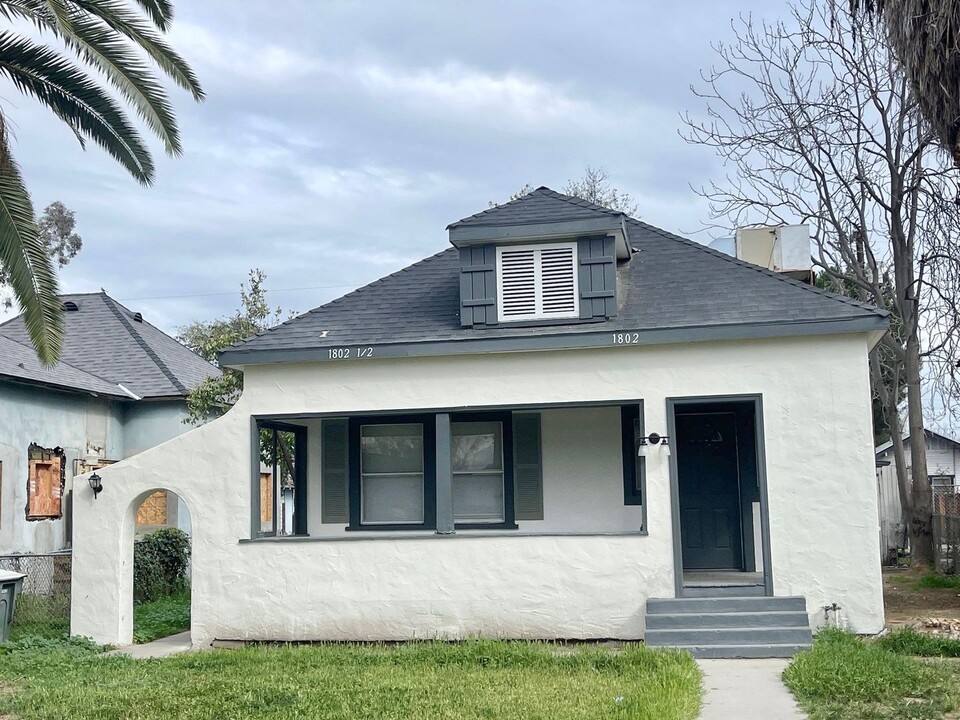 1802 Forrest St in Bakersfield, CA - Building Photo