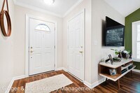 127 Crookham Ct photo'