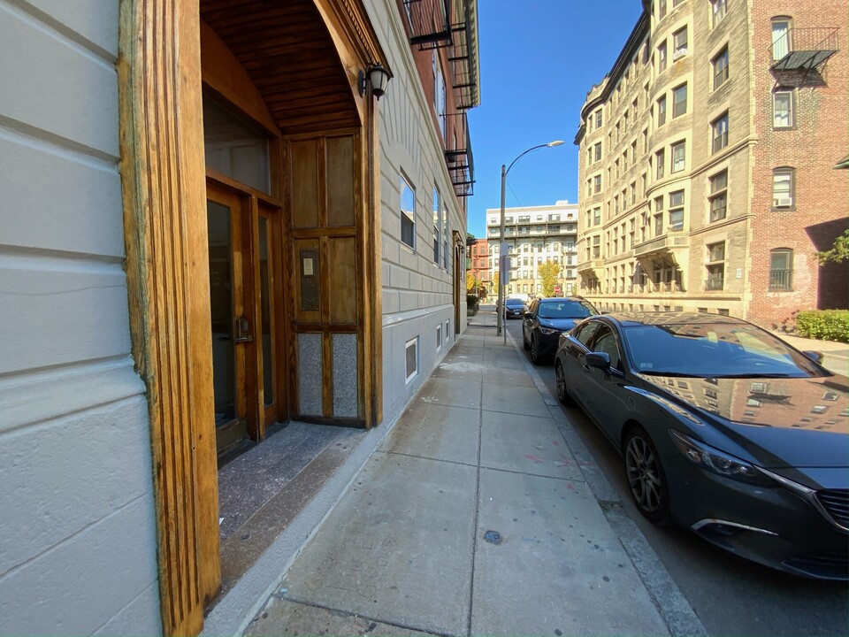 15 Aberdeen St, Unit 3A in Boston, MA - Building Photo