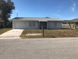 680 Forest Hill Ln NW in Port Charlotte, FL - Building Photo