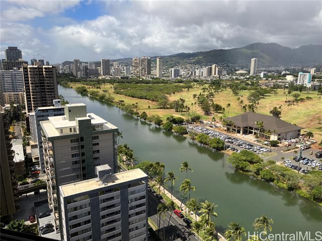 300 Wai Nani Way in Honolulu, HI - Building Photo