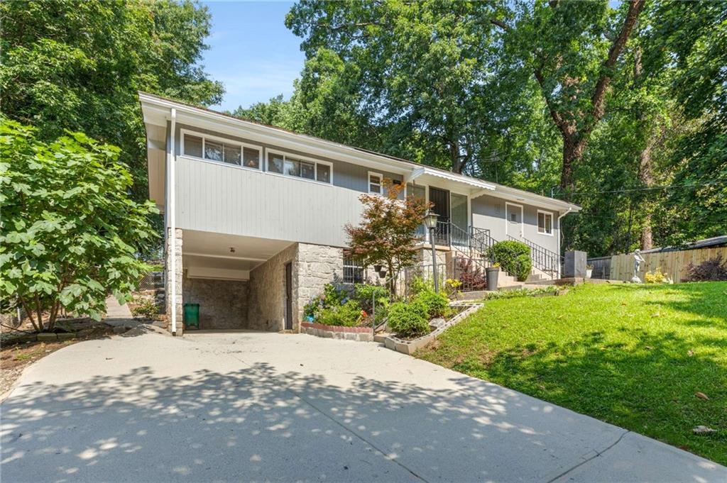 2132 Fairway Cir NE in Atlanta, GA - Building Photo