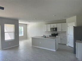 522 NW 7th St in Cape Coral, FL - Building Photo