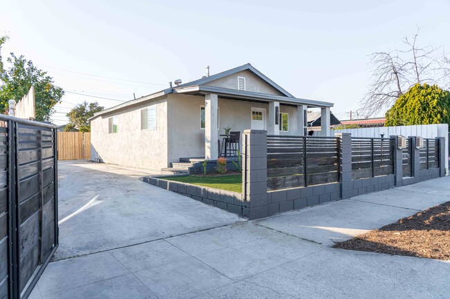 7831 Troost Ave in North Hollywood, CA - Building Photo - Building Photo