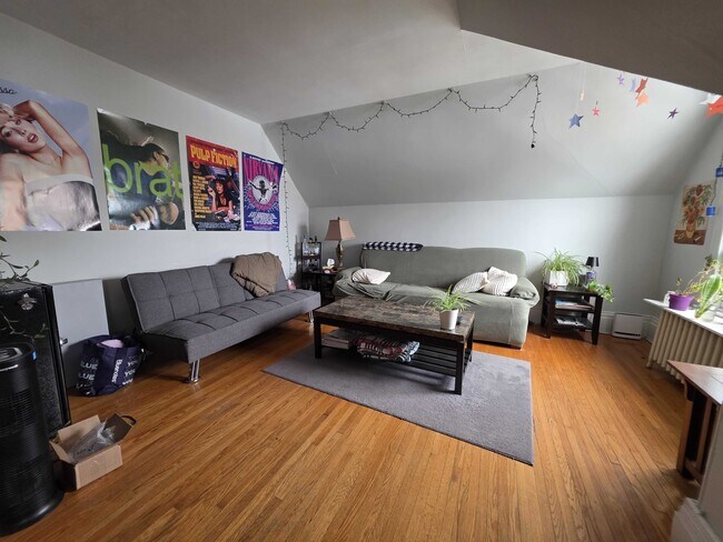 104 Wellington St in Kingston, ON - Building Photo - Building Photo