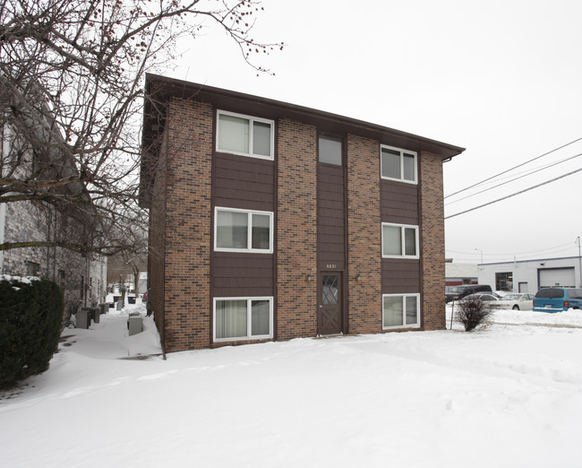 6631 Holdrege St in Lincoln, NE - Foto de edificio - Building Photo