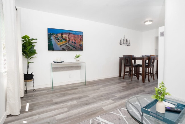 3126 Cañon St in San Diego, CA - Building Photo - Building Photo