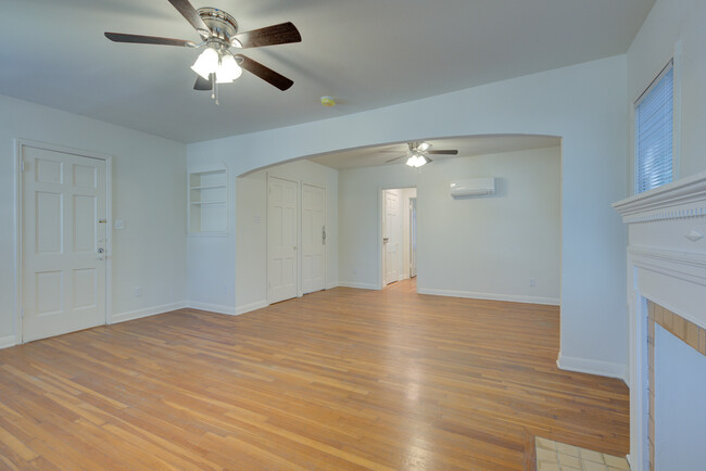 338 Army Blvd, Unit 1 in San Antonio, TX - Building Photo - Building Photo