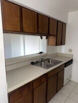 8519 Hearth Dr in Houston, TX - Building Photo