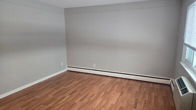 705 E Bennett Ave, Unit 751 in Ferndale, MI - Foto de edificio - Building Photo