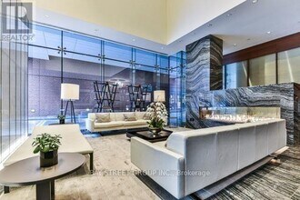 180 University Ave in Toronto, ON - Building Photo - Building Photo