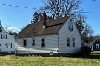 32 Dewitt Dr in Sidney, NY - Building Photo - Building Photo