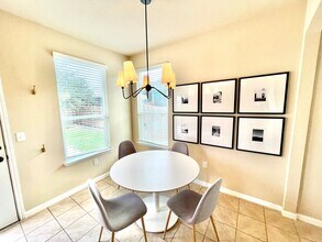 2012 Langdale Ln in Austin, TX - Building Photo - Building Photo