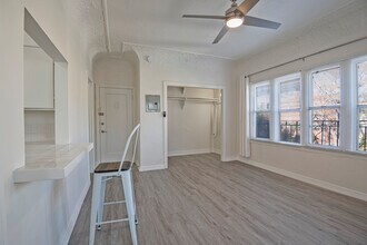 121 N Kenmore Ave in Los Angeles, CA - Building Photo - Building Photo