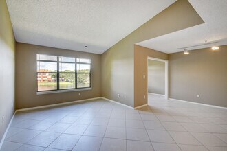 2313 N Congress Ave in Boynton Beach, FL - Building Photo - Building Photo