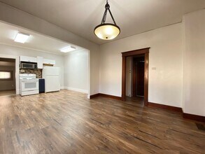 617 W 13th Ave in Hutchinson, KS - Building Photo - Building Photo