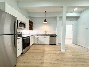 517 Gillis St, Unit 302 in Kansas City, MO - Building Photo - Building Photo