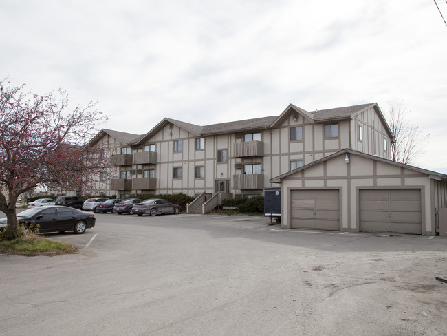 Oralabor Point Apartments in Ankeny, IA - Building Photo - Building Photo