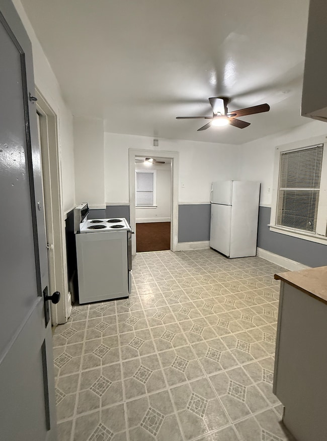 14011 Glendale Ave, Unit up unit in Cleveland, OH - Foto de edificio - Building Photo