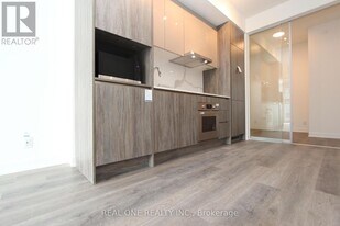 180 Front St E in Toronto, ON - Building Photo