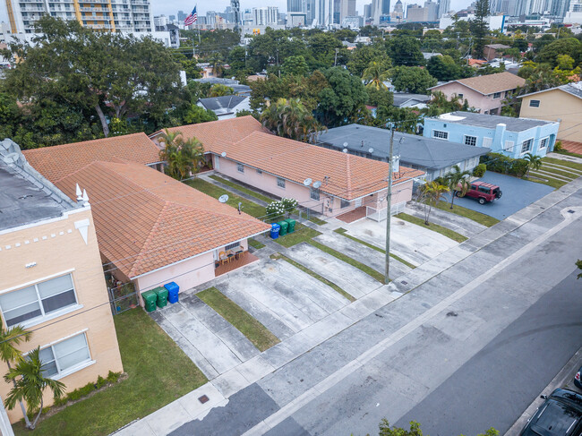 933 SW 10th St in Miami, FL - Building Photo - Building Photo