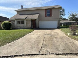 8715 Valley Ledge Dr in Houston, TX - Building Photo