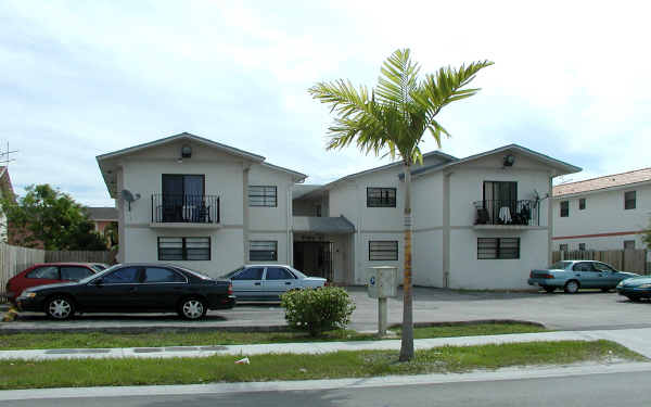 5755 W 26th Ave in Hialeah, FL - Building Photo - Building Photo