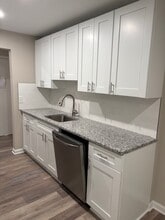 11611 Stoneview Sq, Unit 12C in Reston, VA - Foto de edificio - Building Photo