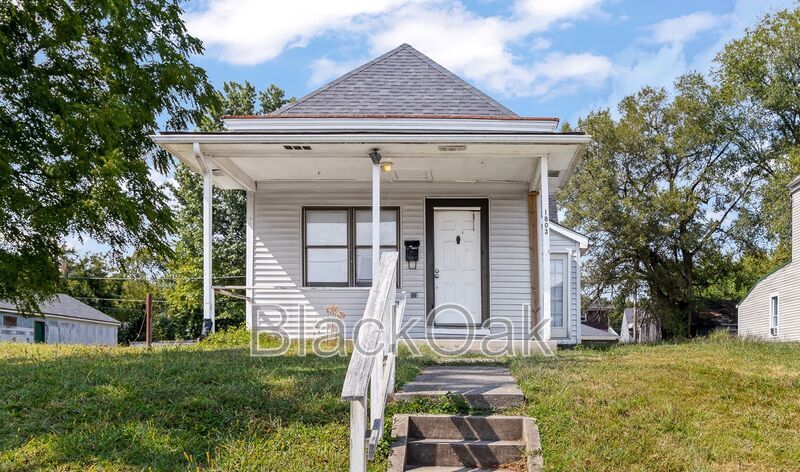 1803 E Market St in New Albany, IN - Building Photo