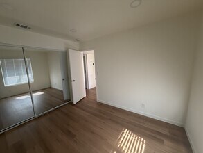 8235 La Riviera Dr in Sacramento, CA - Building Photo - Building Photo