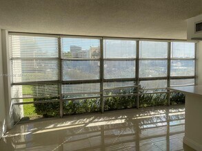 851 Three Islands Boulevard in Hallandale Beach, FL - Foto de edificio - Building Photo