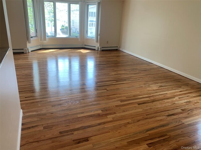 57-48 256th St in Queens, NY - Building Photo - Building Photo