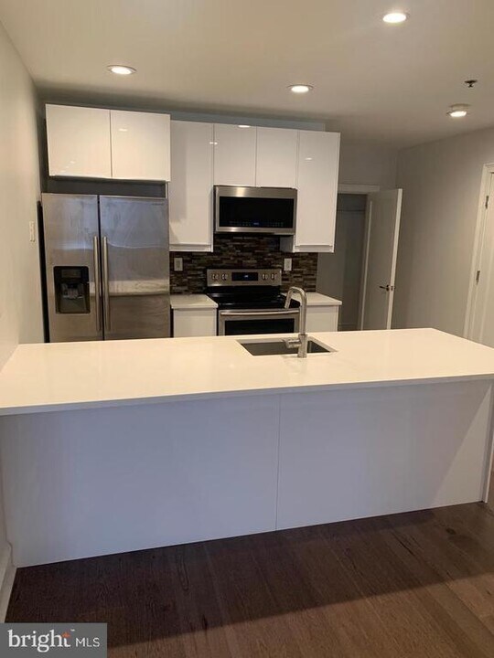 201-59 N 8th St in Philadelphia, PA - Building Photo