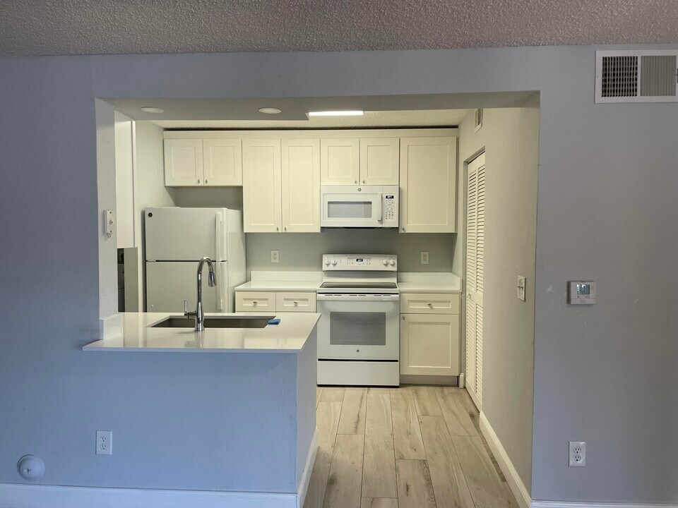 4045 W McNab Rd-Unit -G102 in Pompano Beach, FL - Building Photo
