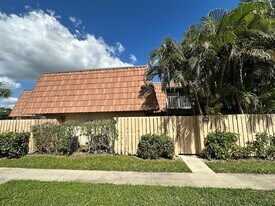 579 Green Springs Pl in West Palm Beach, FL - Building Photo