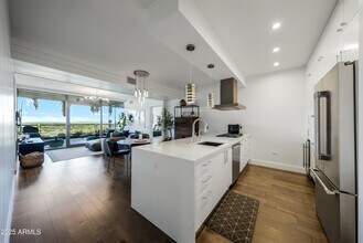 7120 E Kierland Blvd in Scottsdale, AZ - Building Photo - Building Photo