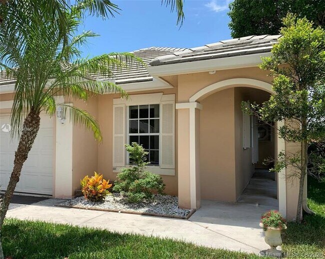 8860 Lake Park Cir N Rentals in Davie, FL