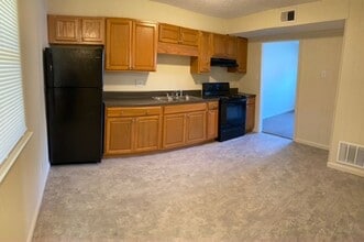 Lewis Harold Apartments in Danville, VA - Foto de edificio - Interior Photo