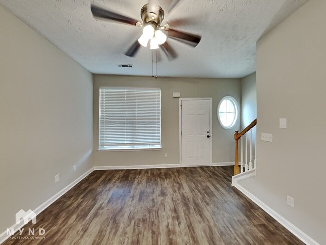 1685 Camden Forrest Way, Unit 701 in Riverdale, GA - Foto de edificio - Building Photo