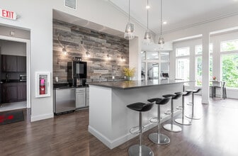 The Oliver Bloomfield in Bloomfield, CT - Building Photo - Interior Photo