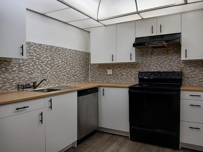 property at 1300 St Charles Pl