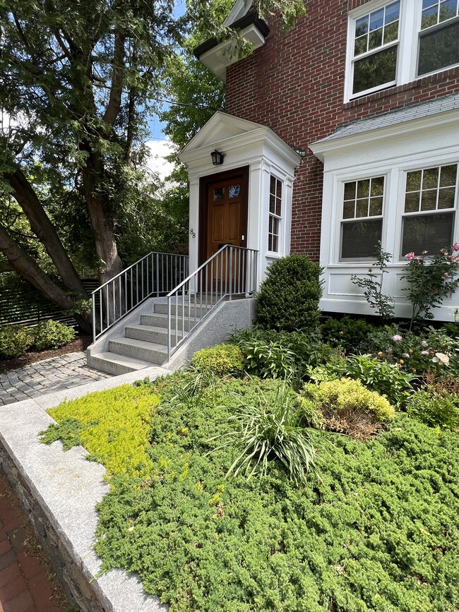 88 Irving St, Unit 88