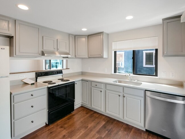 20520 76th Ave W in Edmonds, WA - Building Photo - Building Photo