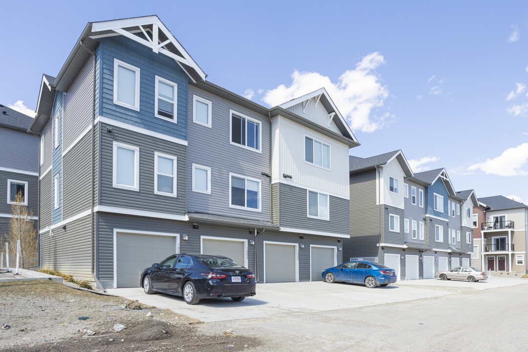 Rivercrest in Cochrane, AB - Building Photo